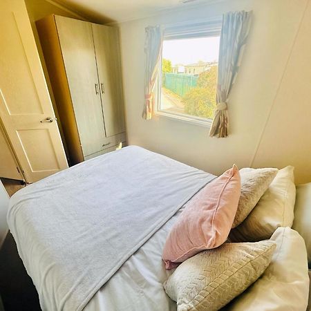 Great 8 Berth Caravan For Hire At Seawick Holiday Park In Essex Ref 27227Sw 클랙톤온씨 외부 사진