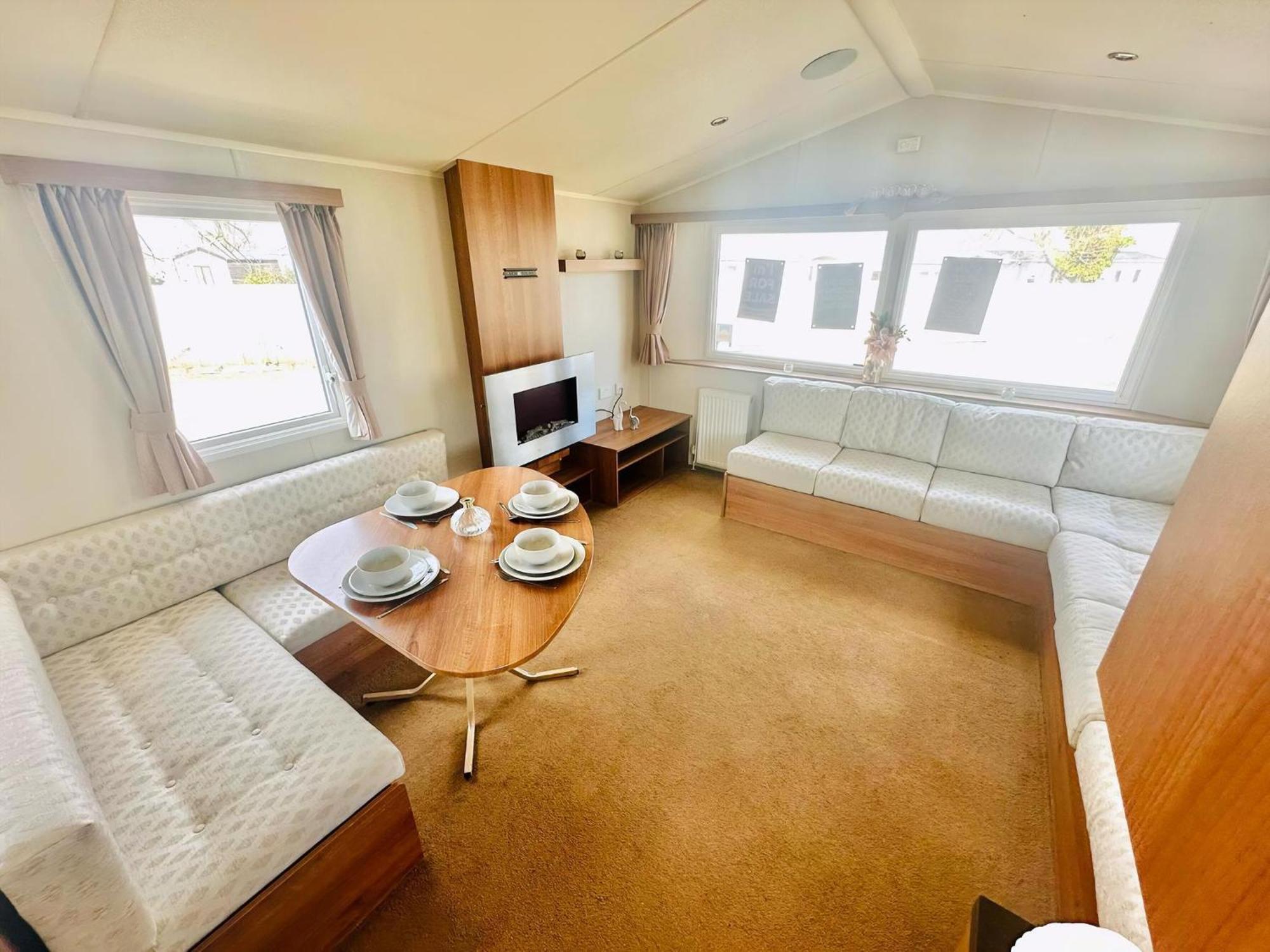 Great 8 Berth Caravan For Hire At Seawick Holiday Park In Essex Ref 27227Sw 클랙톤온씨 외부 사진